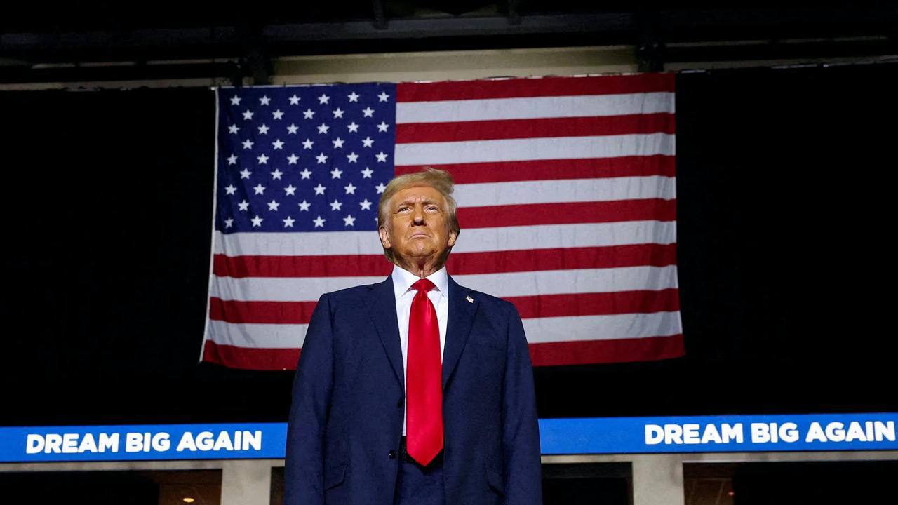 Дональд Трамп готовится подписать десятки указов по возвращении в Белый дом: что ожидать от будущего президента США?